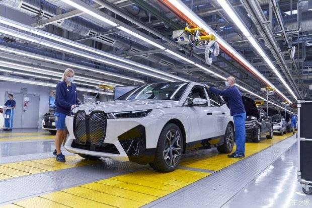 BMW iX德國丁格芬工廠投產(chǎn) 電氣科技領(lǐng)域的技術(shù)開發(fā)新里程碑